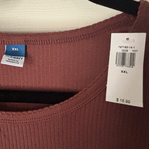 Old Navy Rust Ribbed Top - Picture 2 of 3